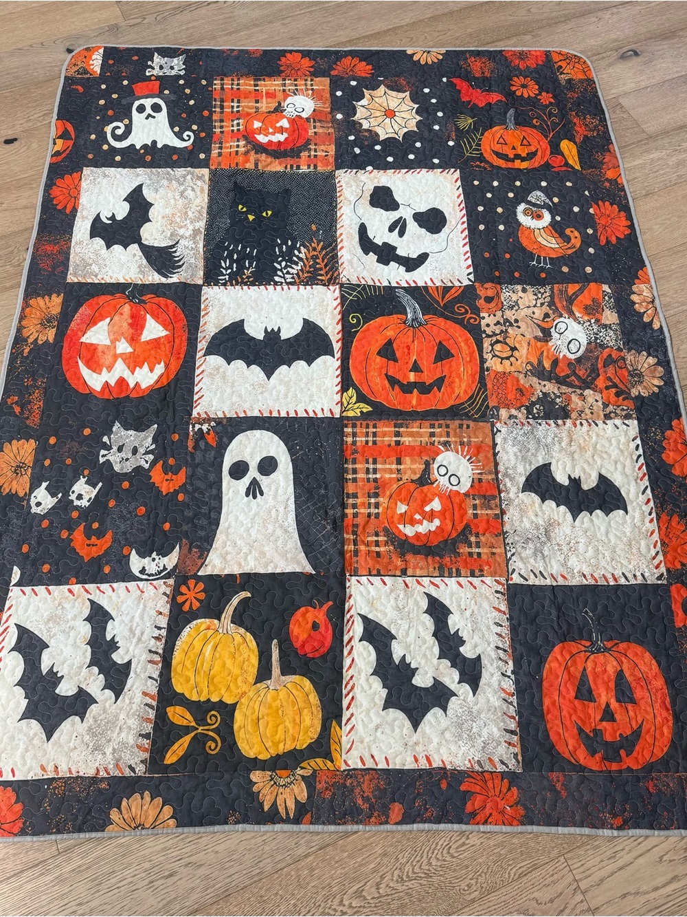 Halloween Pumpkin Ghost & Bat Quilt Orange Black White 65.5 x 88”